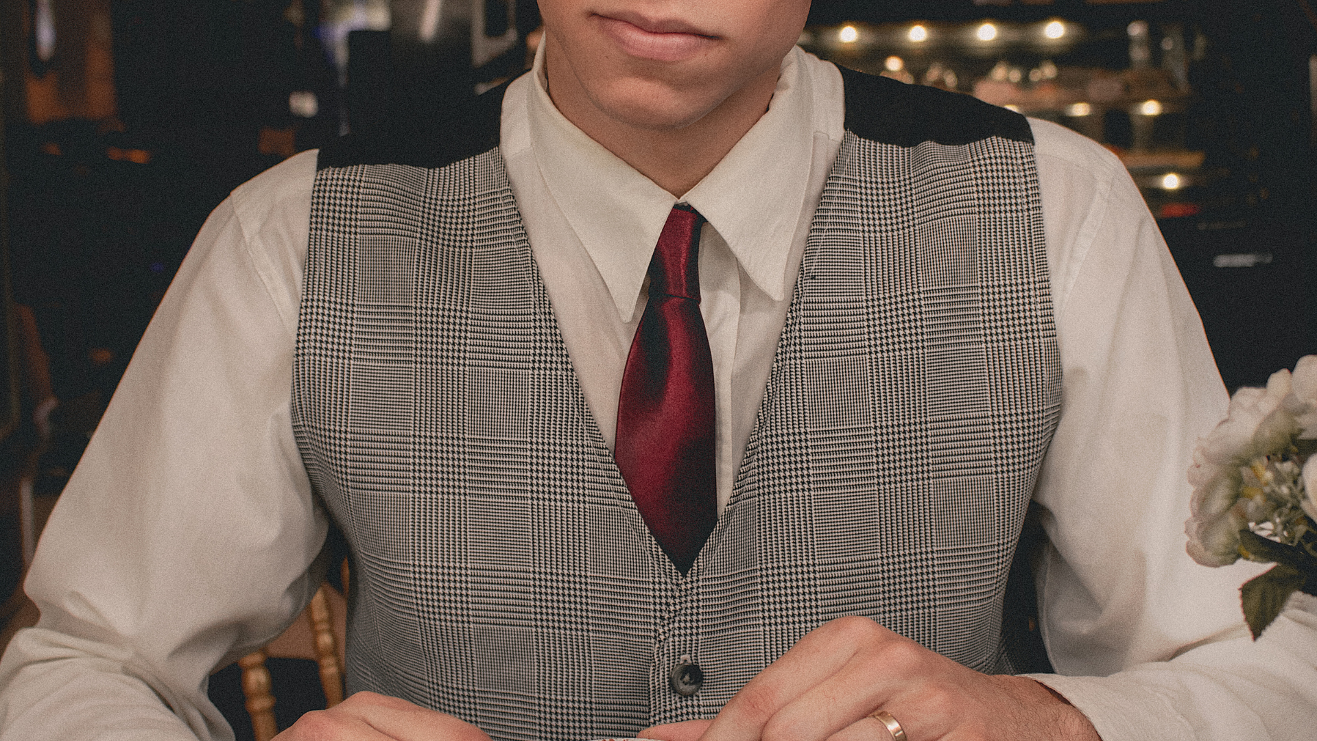 サスペンダー（ブレイシーズ）の正しい付け方｜ベルトを使わないクラシックスタイルの美学