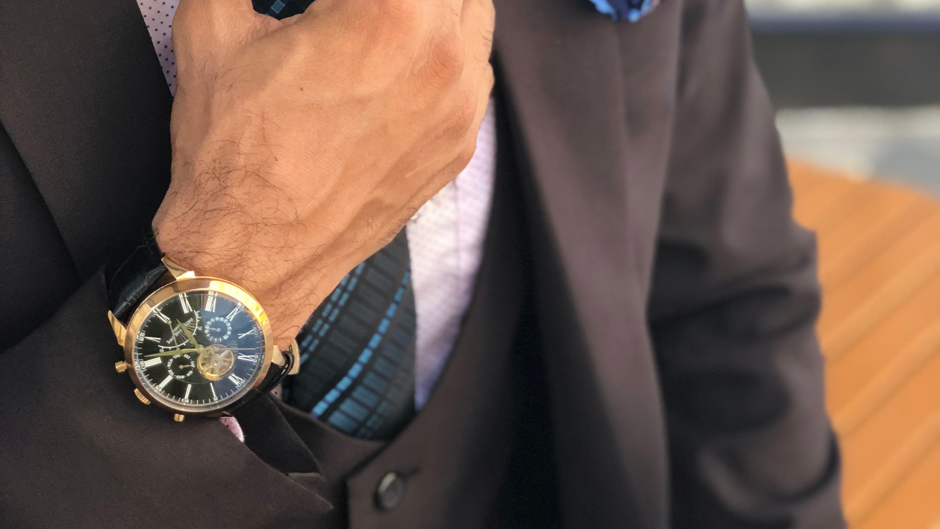 修理で裾と袖を整備するイメージ