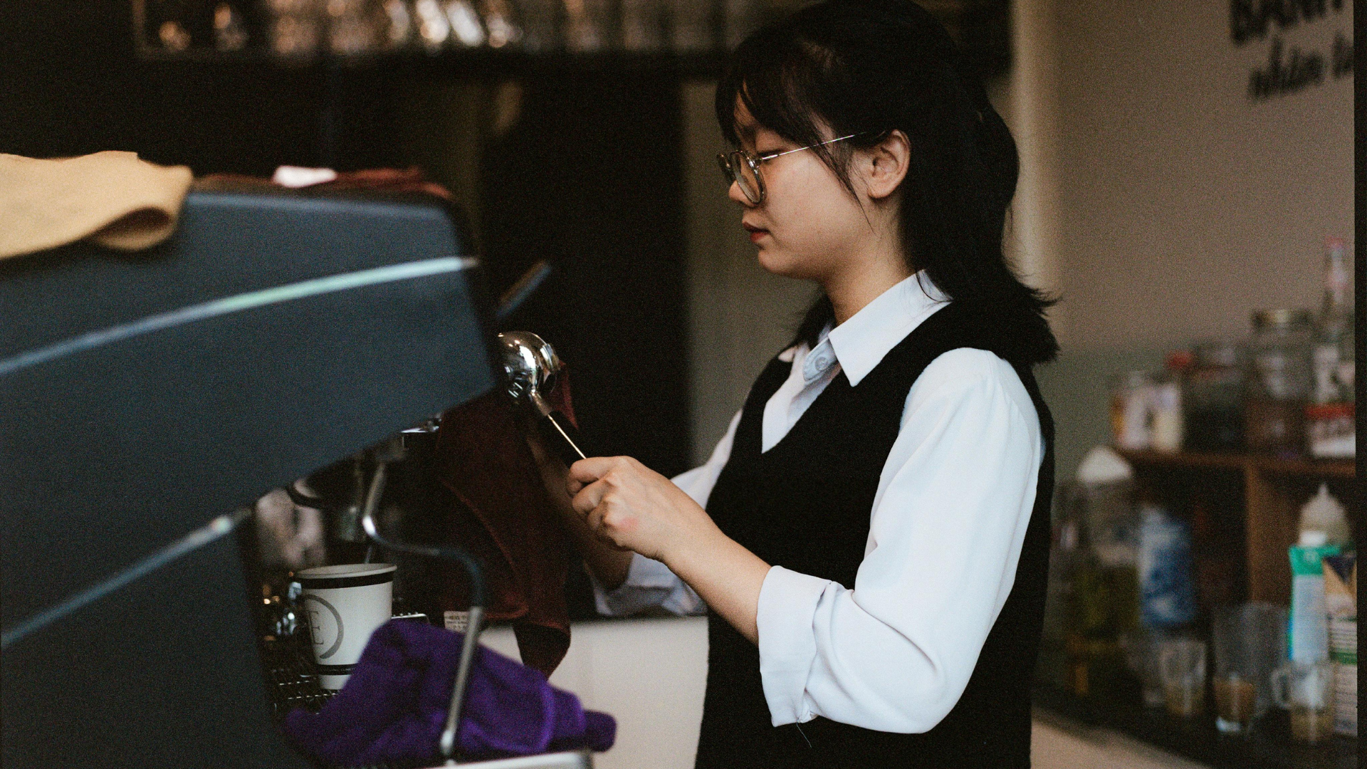 座位で肌が見えない丈のソックス例