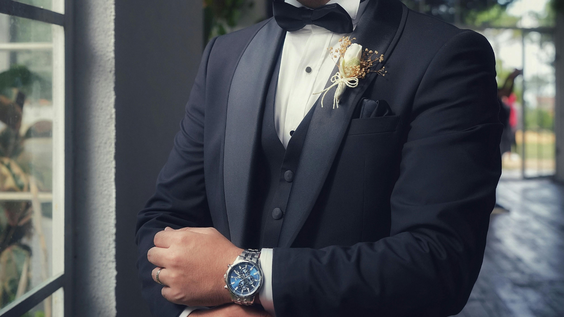 タキシード姿の男性