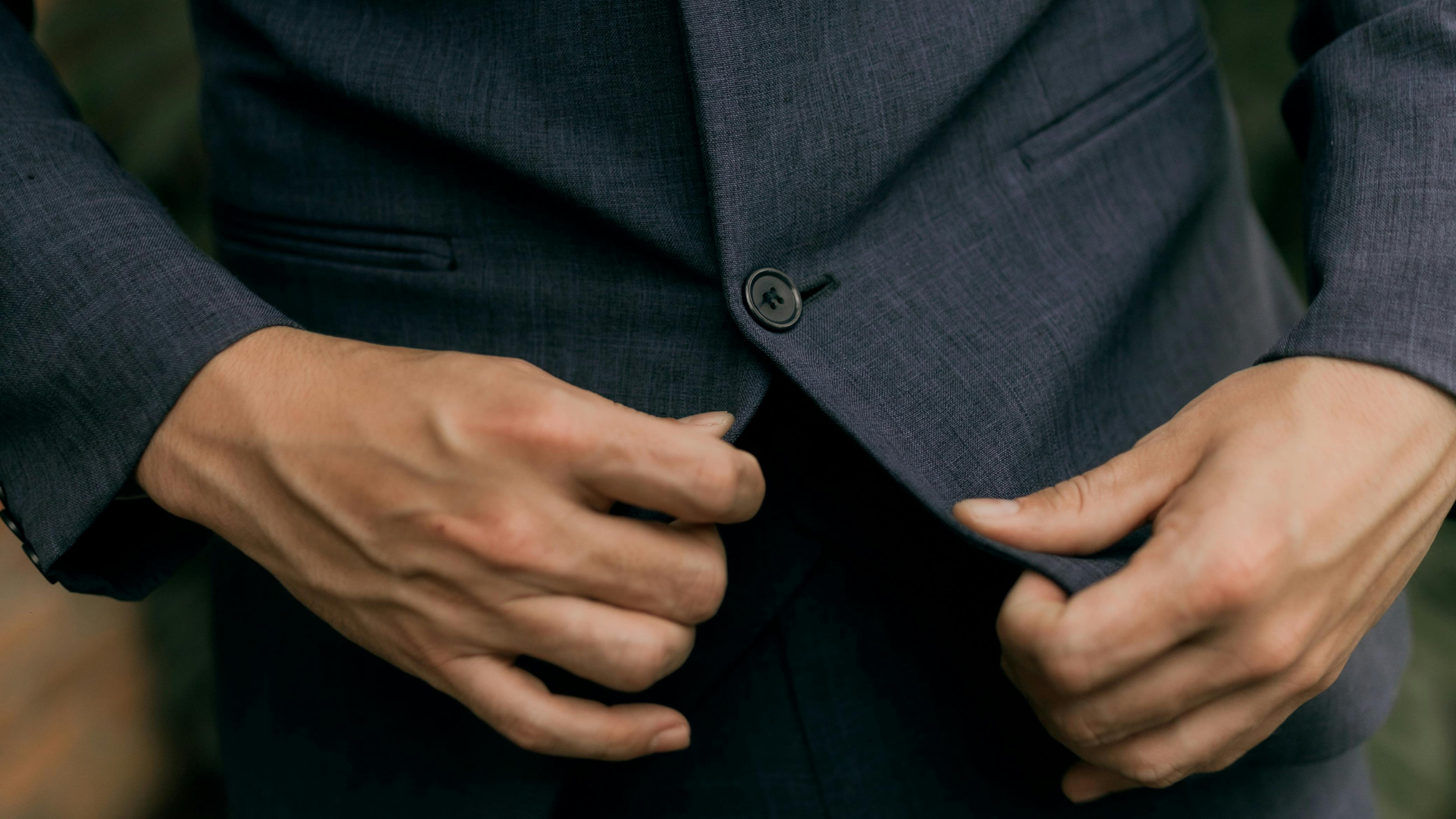 なぜ一流のビジネスマンは靴よりも「スーツの肩」を見るのか？