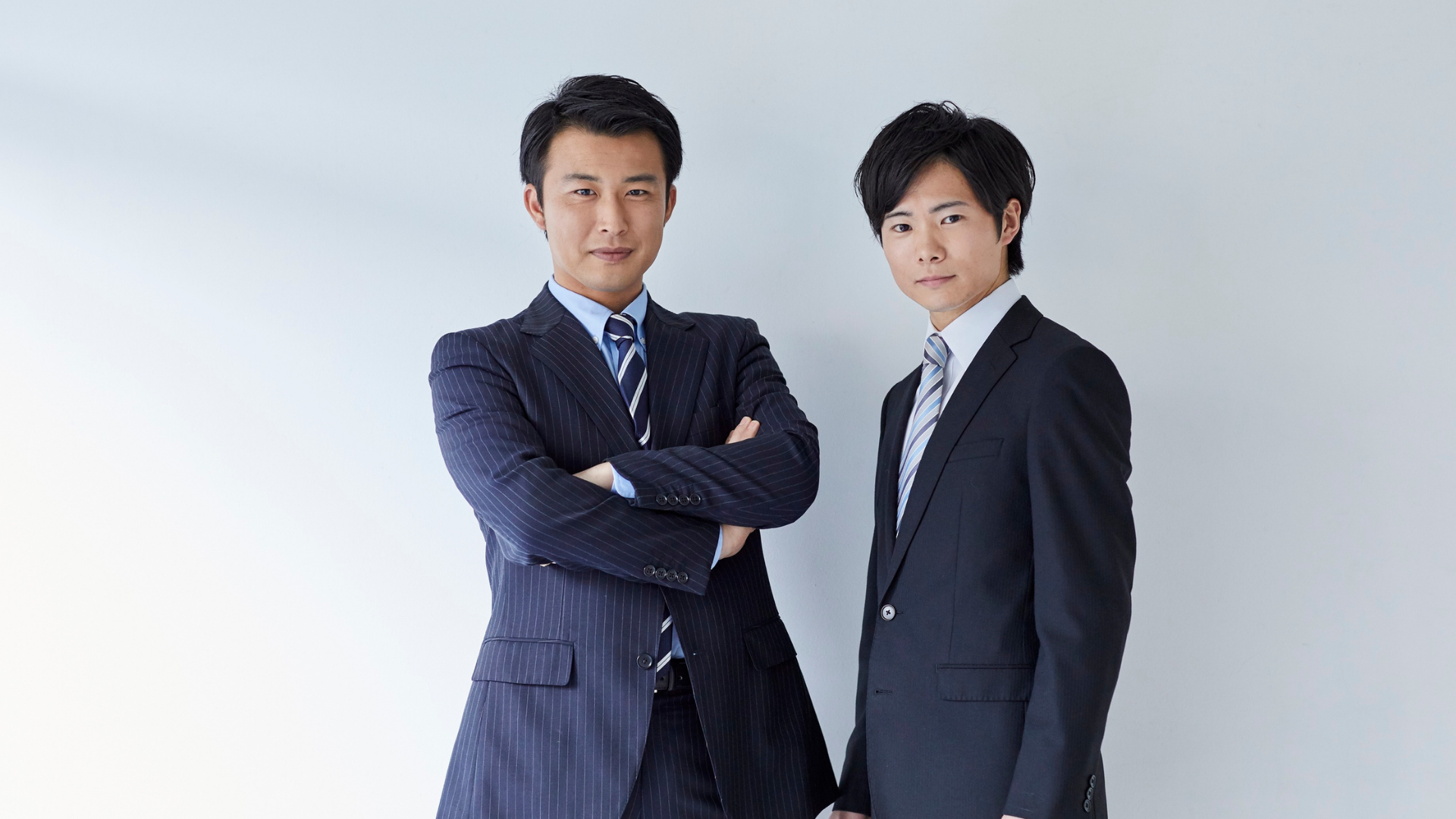 スーツ姿の男性2名のポートレート