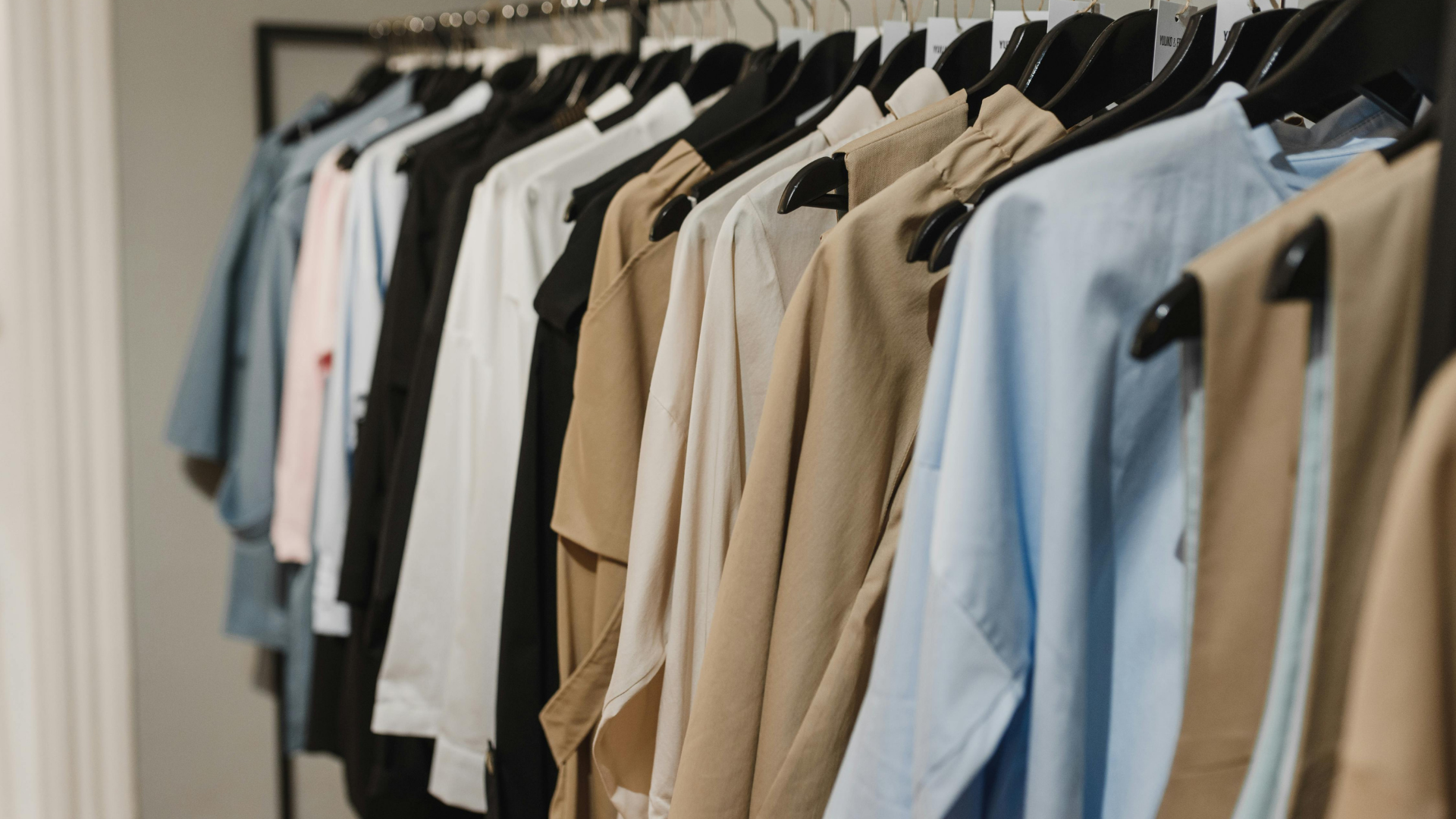 オーダースーツメーカー比較10選｜SADA、FABRIC TOKYOなど主要ブランド徹底比較