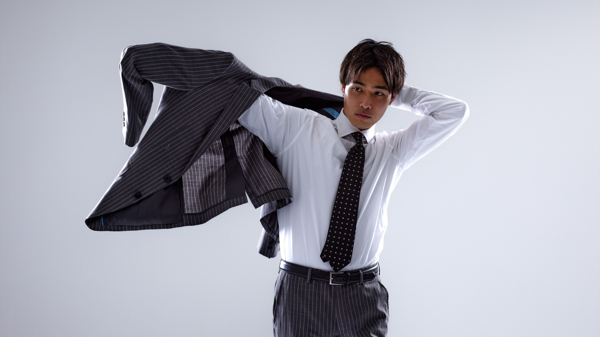 「オーダースーツ 採寸だけ」って無料対応できる？ 四ツ谷の学生へ、Regalis本社が「スーツ採寸」に無料対応