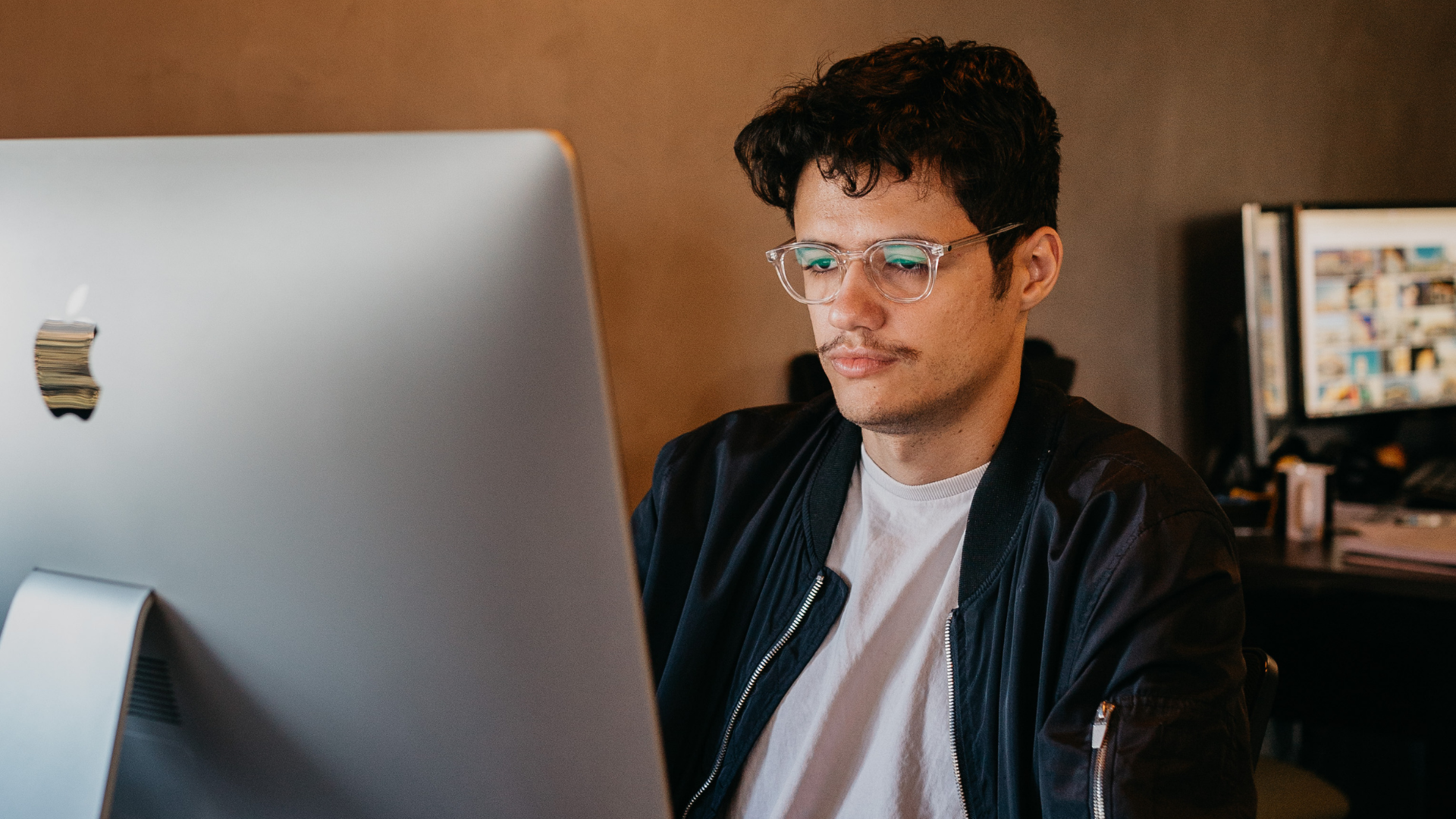 【学生無料】四ツ谷・上智大近くの隠れ家ラウンジ「CROSS LAB」とは？Regalis本社併設のフリースペース