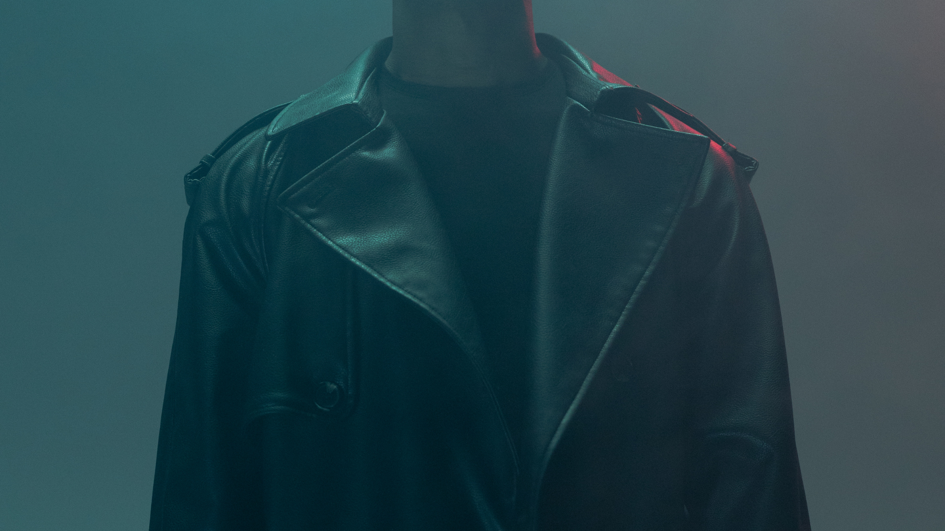 Regalis Japan Groupのプライベートサロンでの採寸風景